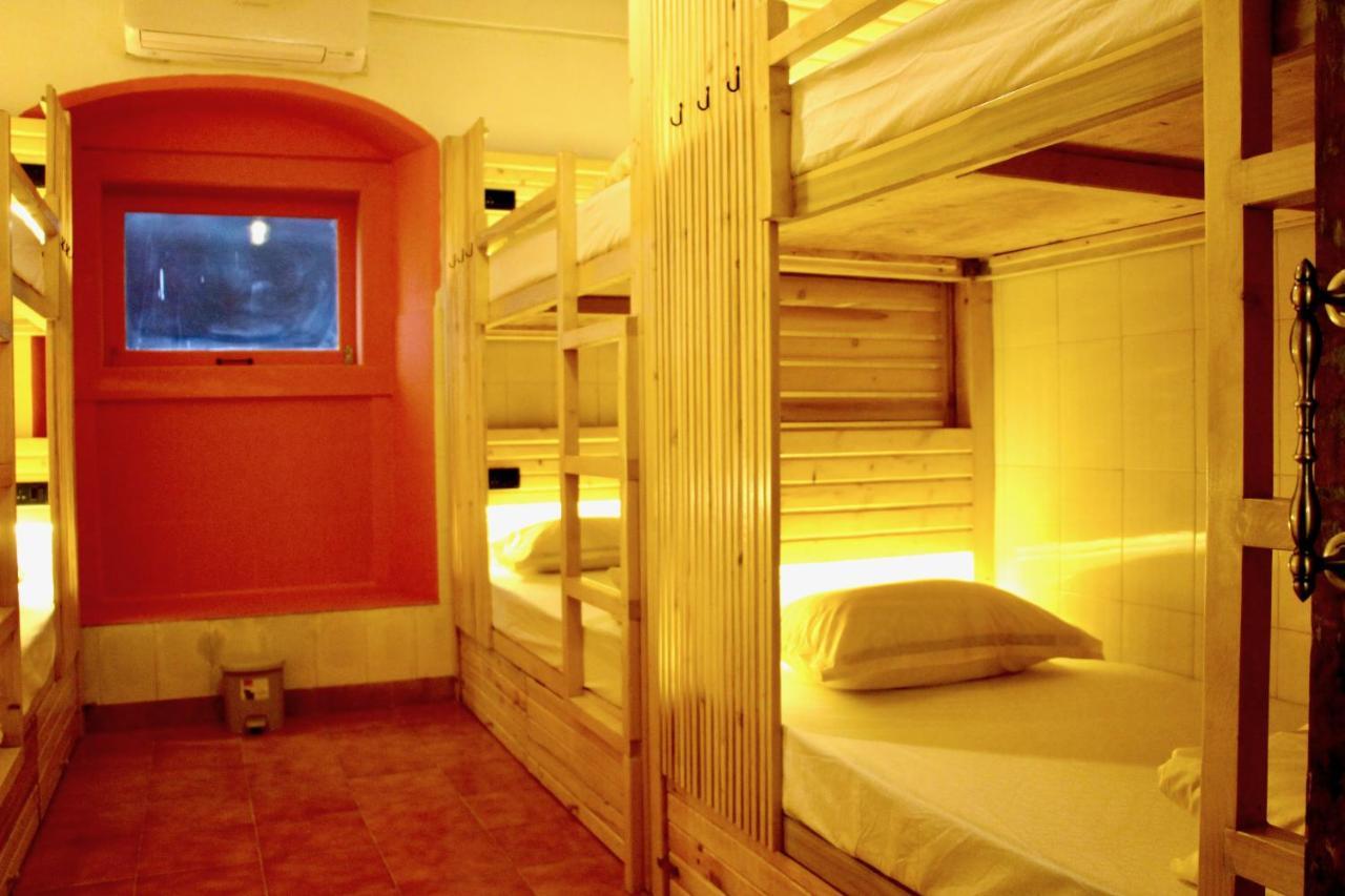 Gosolo Stays Bandra Hostel Мумбаи Экстерьер фото