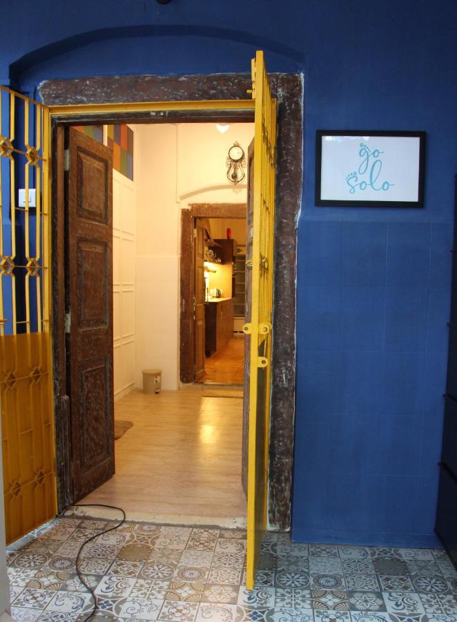 Gosolo Stays Bandra Hostel Мумбаи Экстерьер фото