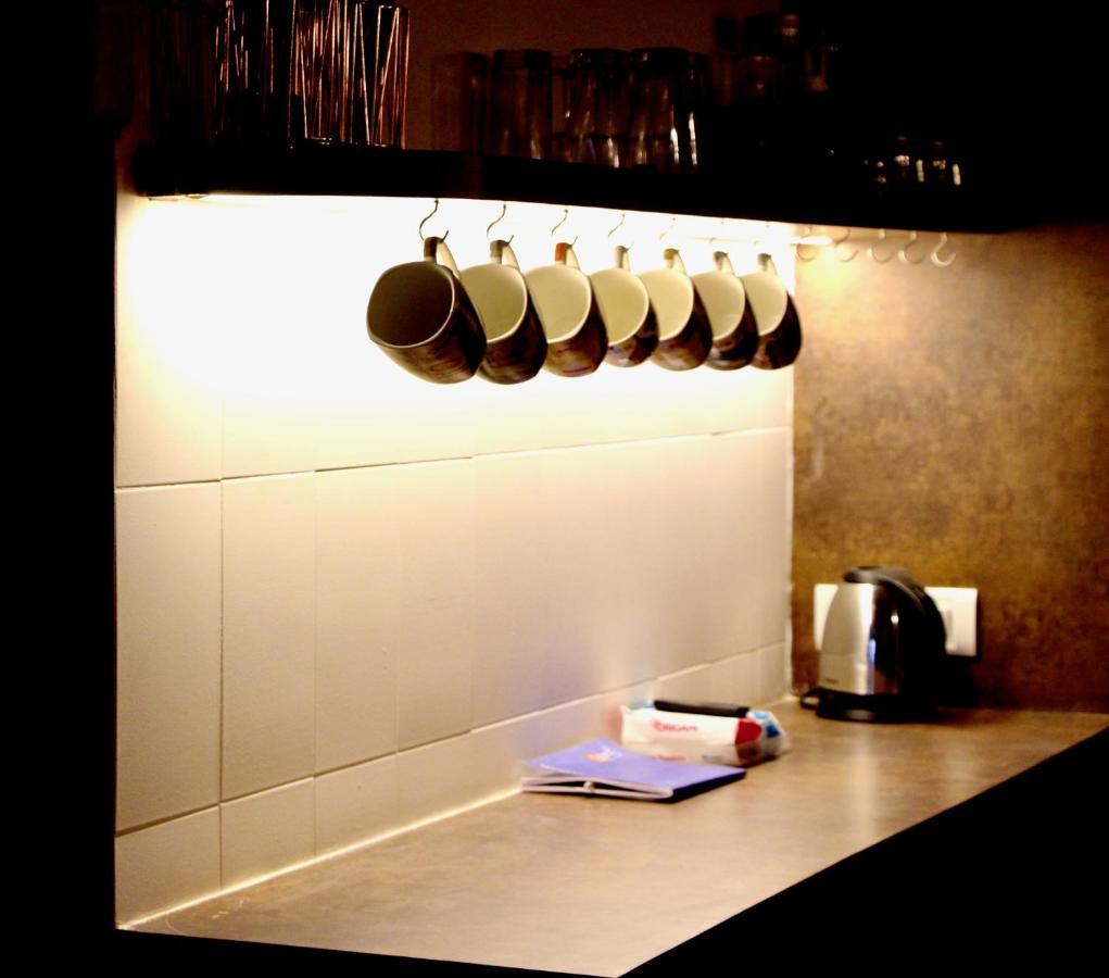 Gosolo Stays Bandra Hostel Мумбаи Экстерьер фото