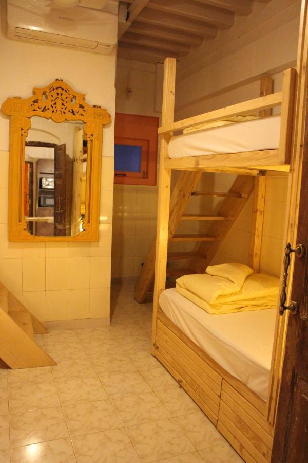 Gosolo Stays Bandra Hostel Мумбаи Экстерьер фото