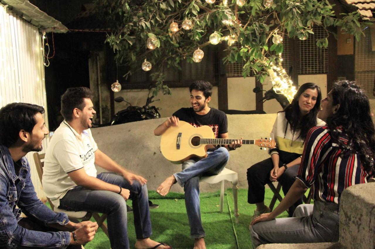 Gosolo Stays Bandra Hostel Мумбаи Экстерьер фото