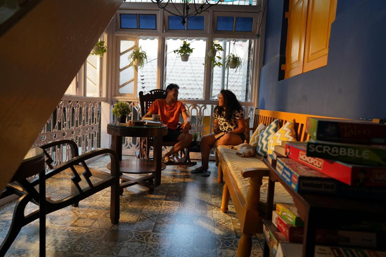 Gosolo Stays Bandra Hostel Мумбаи Экстерьер фото