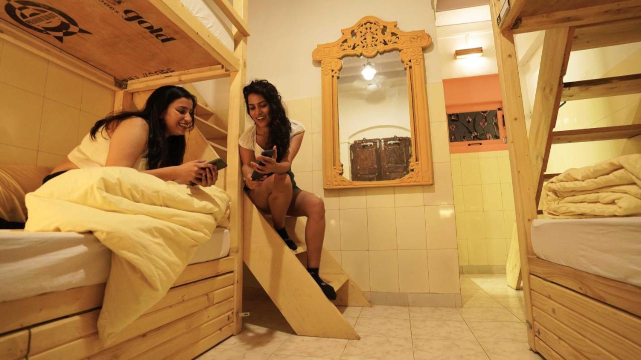 Gosolo Stays Bandra Hostel Мумбаи Экстерьер фото