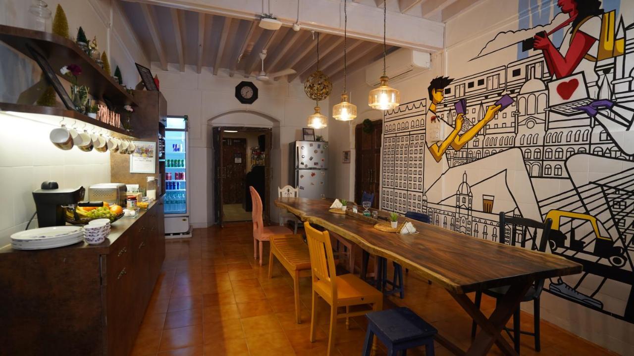 Gosolo Stays Bandra Hostel Мумбаи Экстерьер фото
