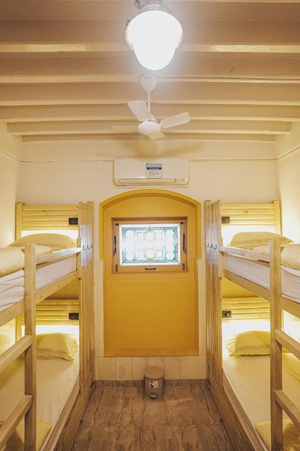 Gosolo Stays Bandra Hostel Мумбаи Экстерьер фото