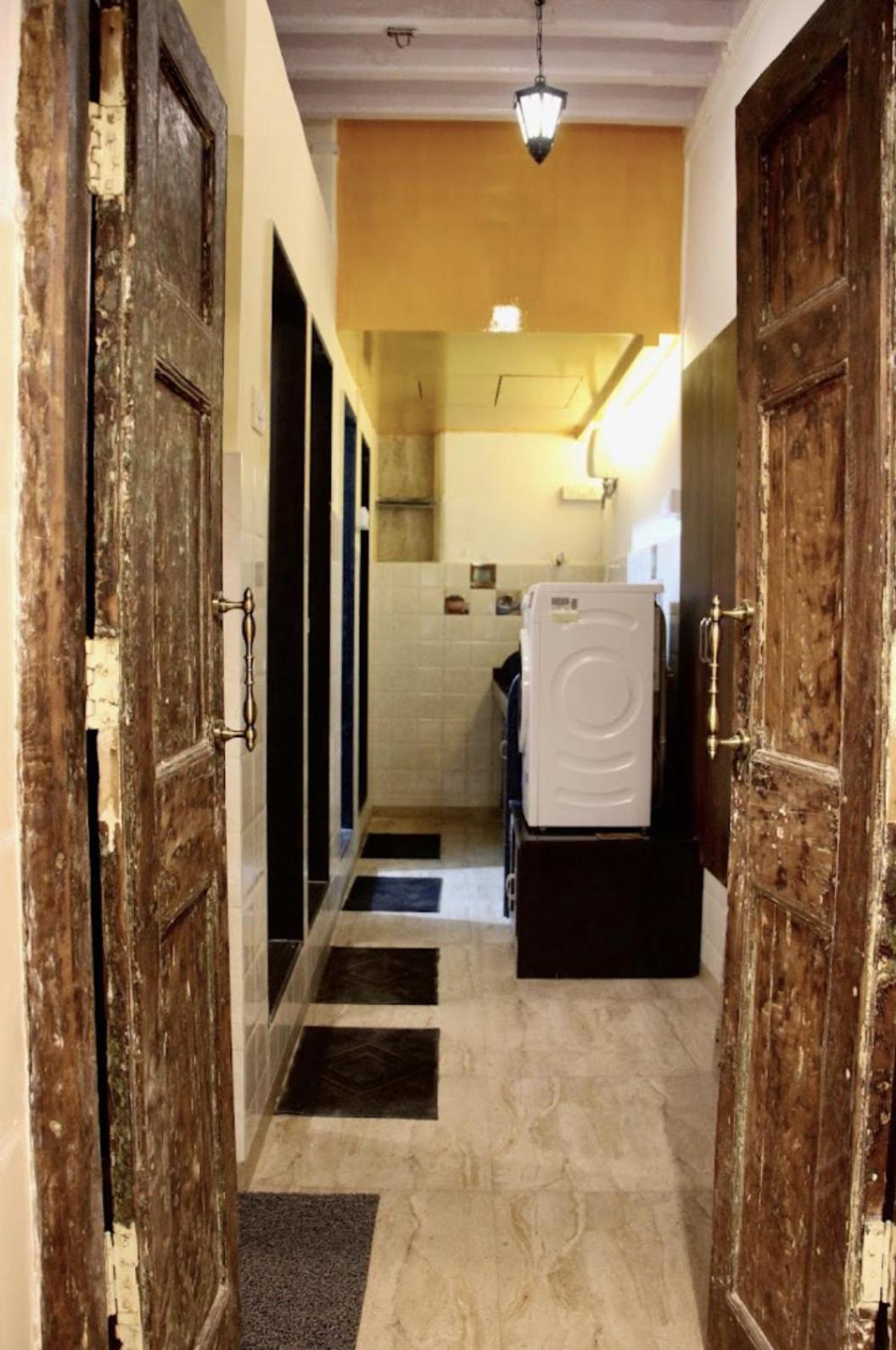 Gosolo Stays Bandra Hostel Мумбаи Экстерьер фото